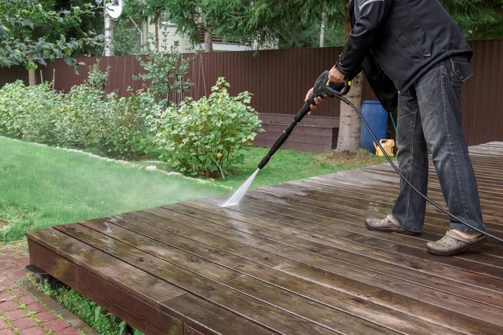 pressure washing wooden deck